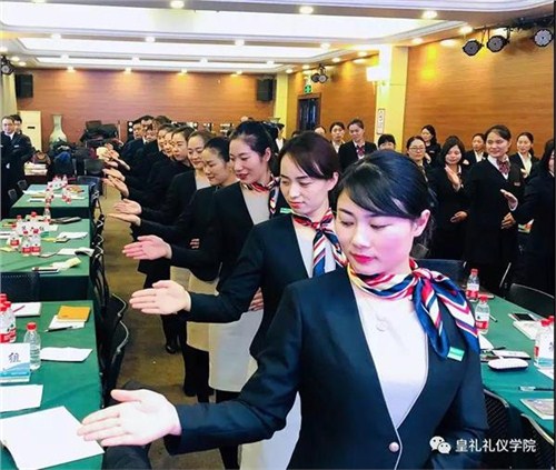 提升酒店服务品质，从礼仪培训开始——云南皇礼礼仪学院助您成就贴心服务